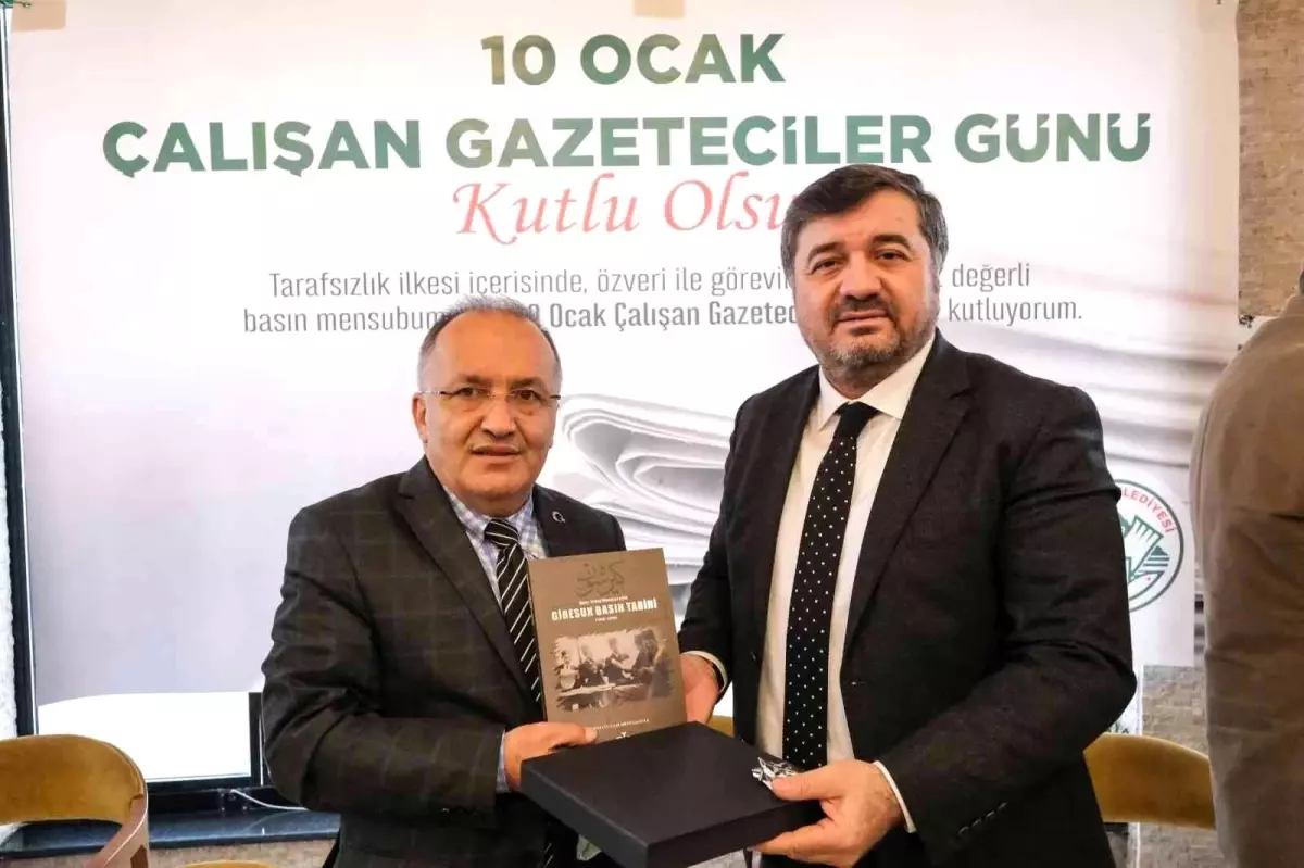 Başkan Şenlikoğlu, basın mensuplarıyla bir araya geldi