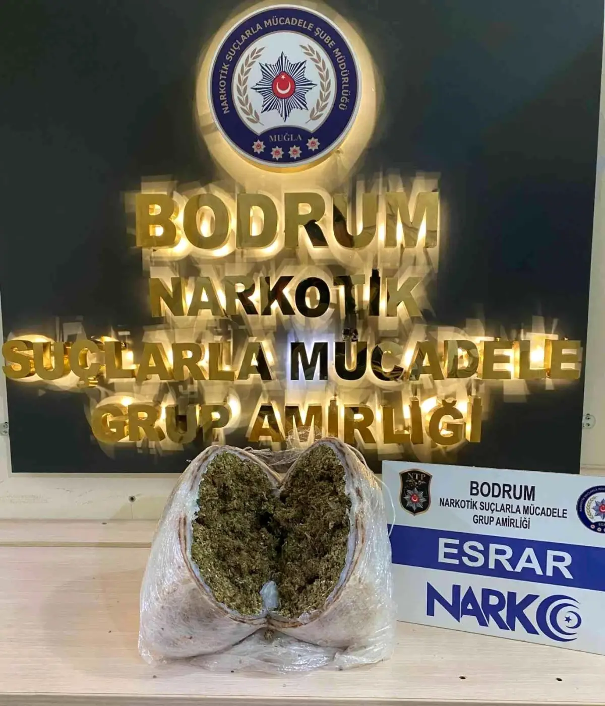 Bir buçuk kilo esrarla yakalandı