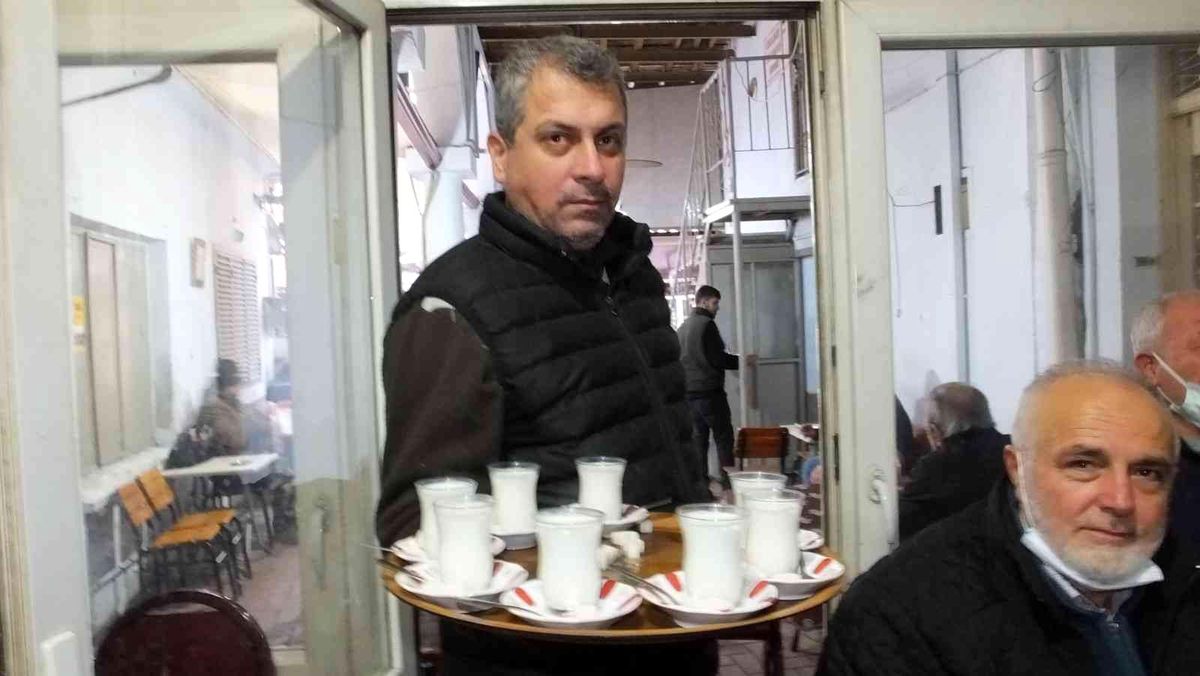 Burhaniye\'de çay yerine süt tercih ediyor