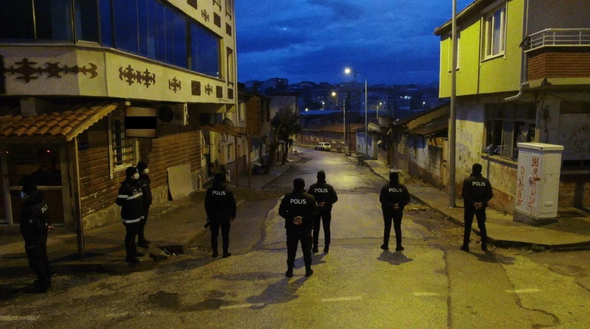 Bursa\'da yapılan operasyonda gözaltına alınan 11 kişiden 6\'sı serbest kalırken, 5 kişi tutuklandı