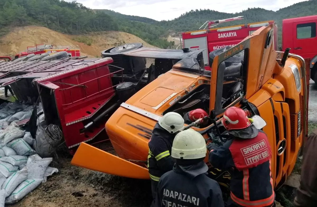 D150 karayolunda kömür yüklü tır devrildi: 1 yaralı