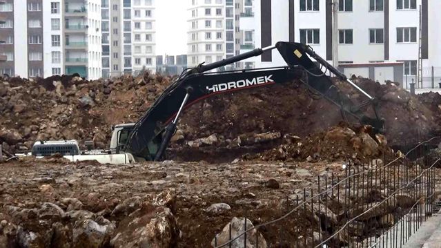 Diyarbakırlı müteahhit, stokçu ve fırsatçılara tepki gösterdi