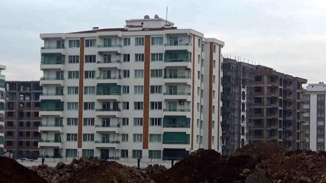 Diyarbakırlı müteahhit, stokçu ve fırsatçılara tepki gösterdi