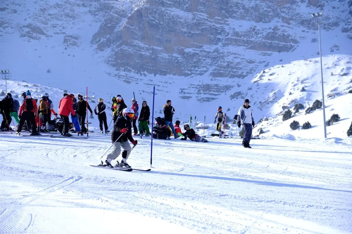 Erzincan\'da kayak il birinciliği müsabakaları yapıldı