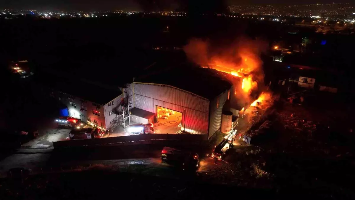 Fabrika yangını havadan görüntülendi