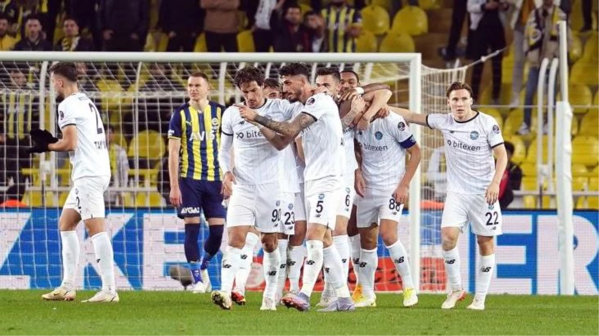 Fenerbahçe, kendi evinde Adana Demirspor\'a 2-1 mağlup oldu