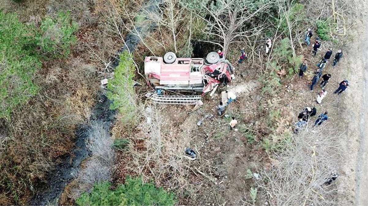 Göreve giden itfaiye aracı devrildi, 4 itfaiyeci hayatını kaybetti