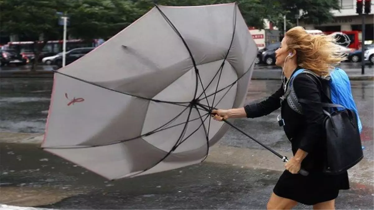 Meteoroloji\'den İstanbul için fırtına uyarısı! Yarın sabah başlayıp gece geç saatlere kadar sürecek