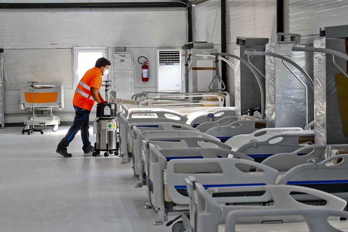 İtalya\'da son 24 saatte 101 bin 762 yeni vaka