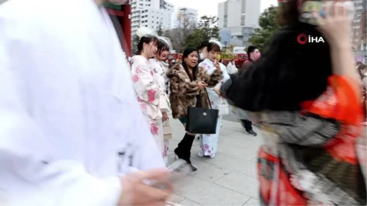 Japonya\'da Gençler Yetişkinler Günü\'nü Kimono Giyerek Kutladı