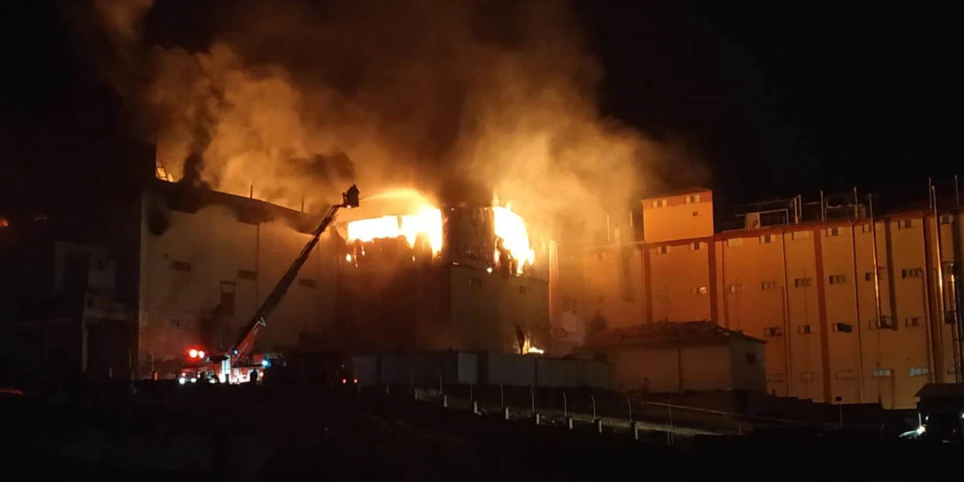 Karaman\'da bisküvi fabrikasında çıkan yangın kontrol altına alındı