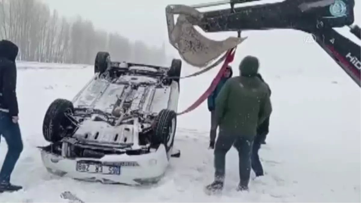 Kontrolden çıkarak devrilen otomobilin sürücüsü yaralandı