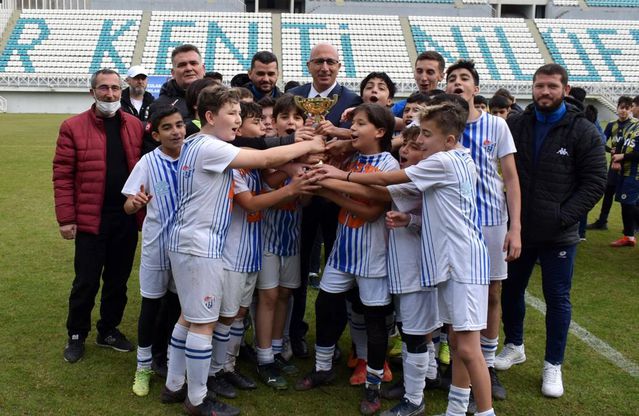 Nilüfer Kupası'nda şampiyon Özlücespor