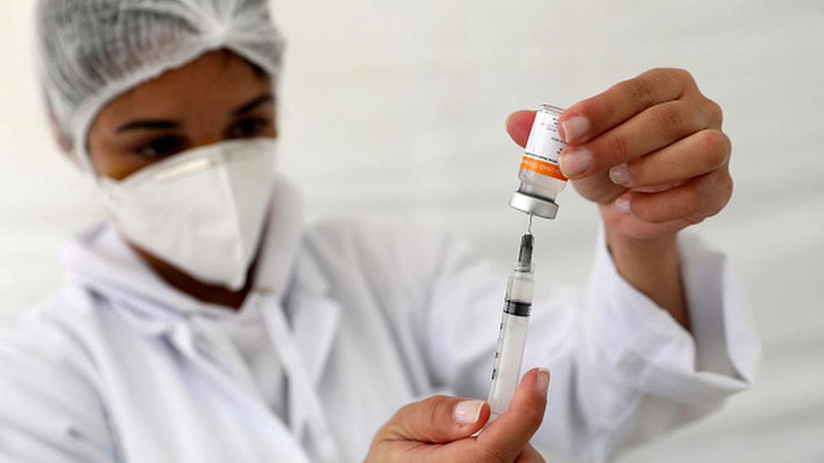 Omicron: Covid-19 aşılılar neden koronavirüse yakalanıyor?