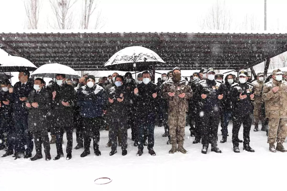 Silah kazasında hayatını kaybeden polis memleketine uğurlandı