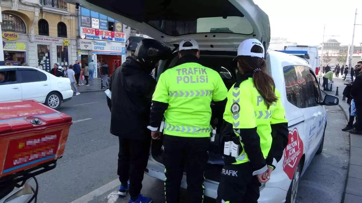 Taksim\'de kurallara uymayan sürücülere ceza yağdı