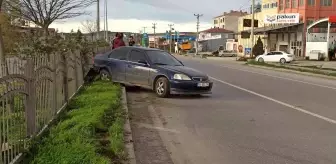 Tıra çarpan otomobil sürücüsü yaralandı