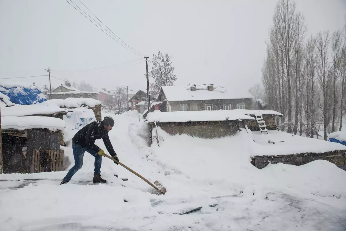 Ovacık ilçesinde kar kalınlığı 80 santimetreye ulaştı