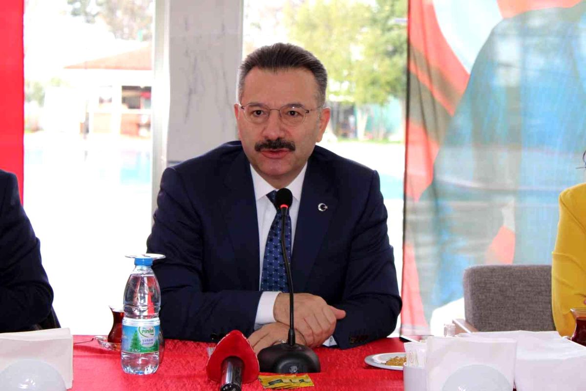 Vali Aksoy, gazeteciler ile bir araya geldi