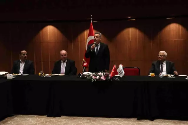 Vali Elban, gazetecilerle buluştu