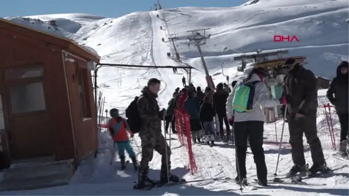 VATANDAŞLAR, HAKKARİ\'DEKİ KAYAK MERKEZİNE AKIN ETTİ