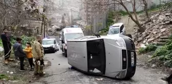 Yayaya çarpmamak için manevra yapan otomobil devrildi