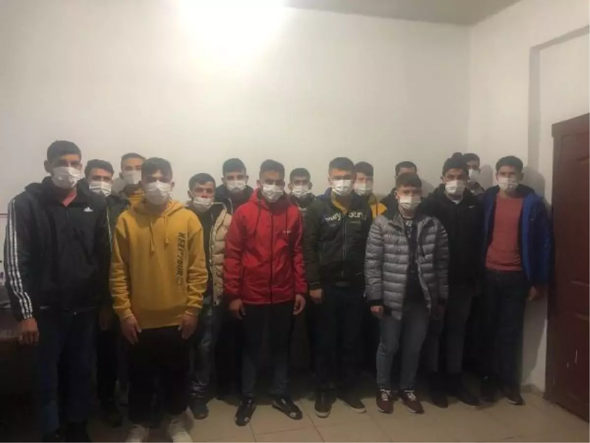 2 yolcu otobüsünde 25 Afganistanlı sahte pasaportla yakalandı