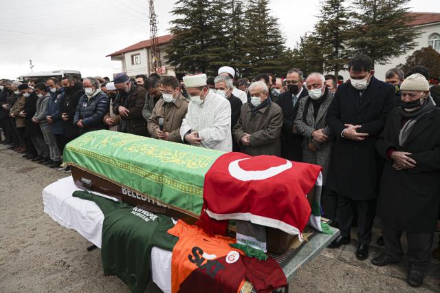 Ahmet Çalık'ın cenazesinde gözyaşları sel oldu! Babasının feryadı yürekleri paramparça etti