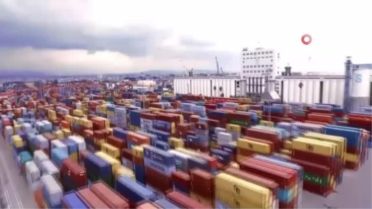 Bakan Karaismailoğlu: "2021\'de elleçlenen konteyner miktarı 12,5 milyon TEU\'yu aştı"