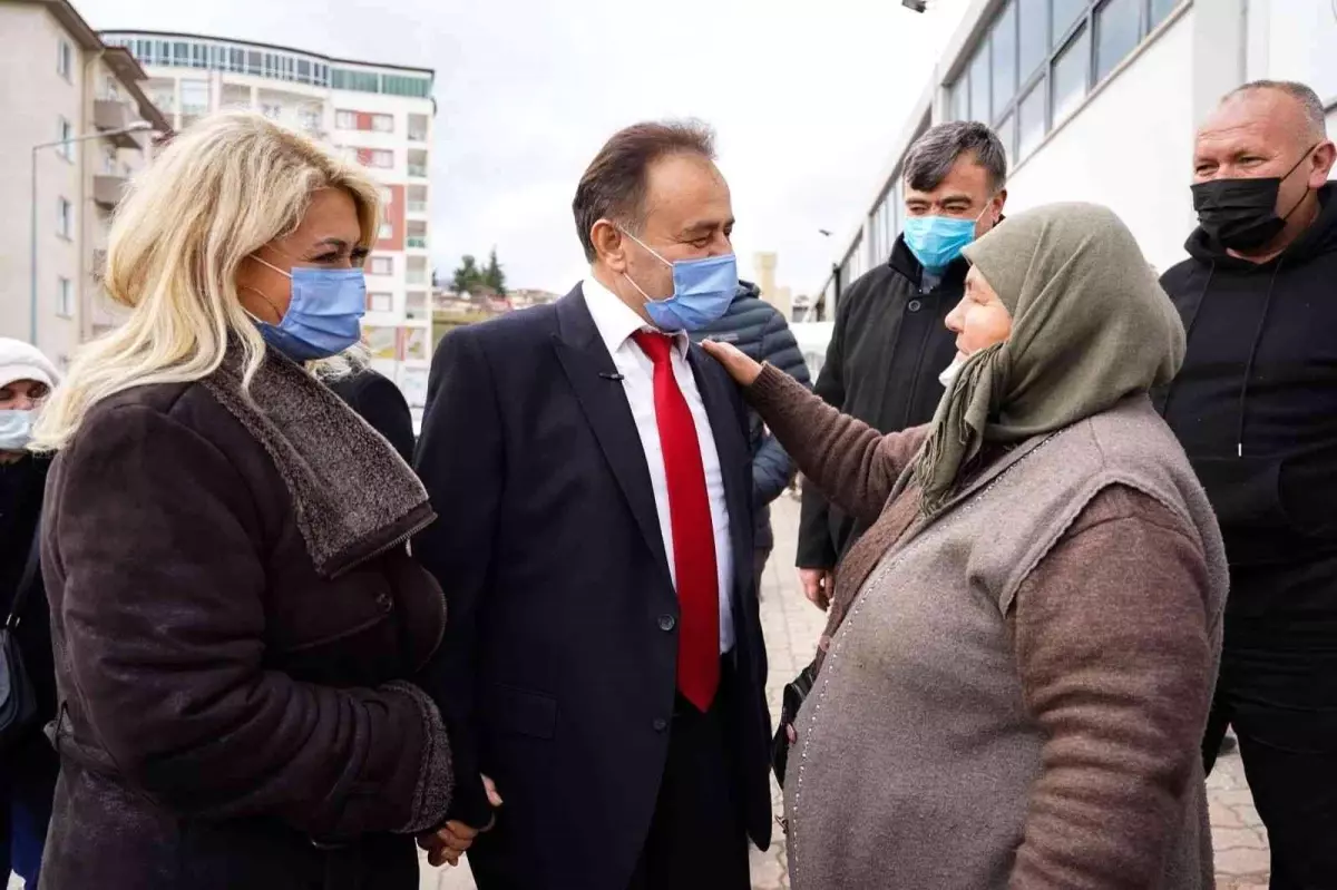 Başkan Şahin kapalı pazarın nabzını yokladı