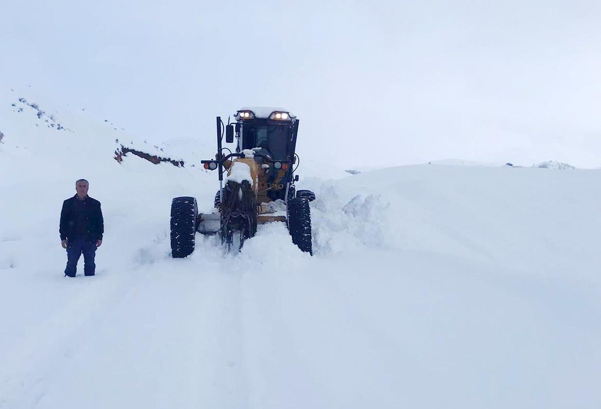 Bitlis\'te ulaşımın sağlanamadığı 137 yerleşim yerinin yolu açıldı