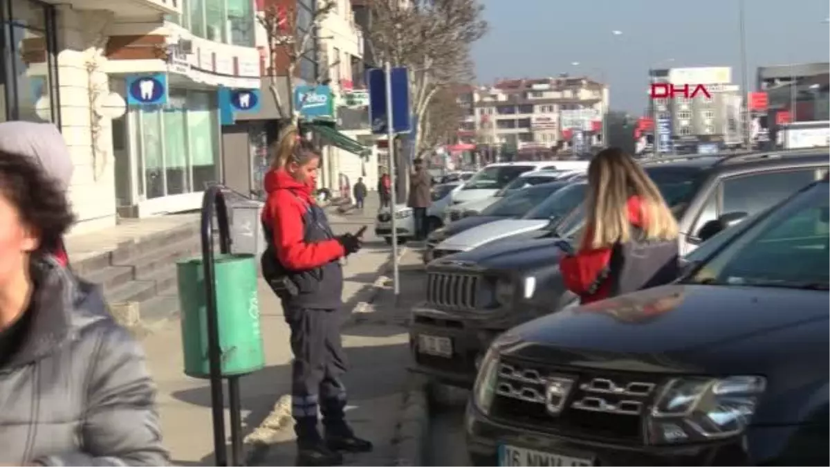 BURSA\'DA ARAÇLAR ÜNİVERSİTE MEZUNU KADIN OTOPARK GÖREVLİLERİNE EMANET