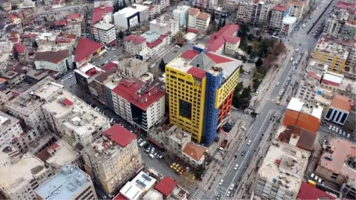 Demolition of \'world\'s most ridiculous building\' begins in Turkey