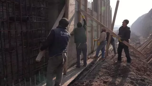 Diyarbakır Büyükşehir Belediyesi, eski Mardin yolunu yeniliyor