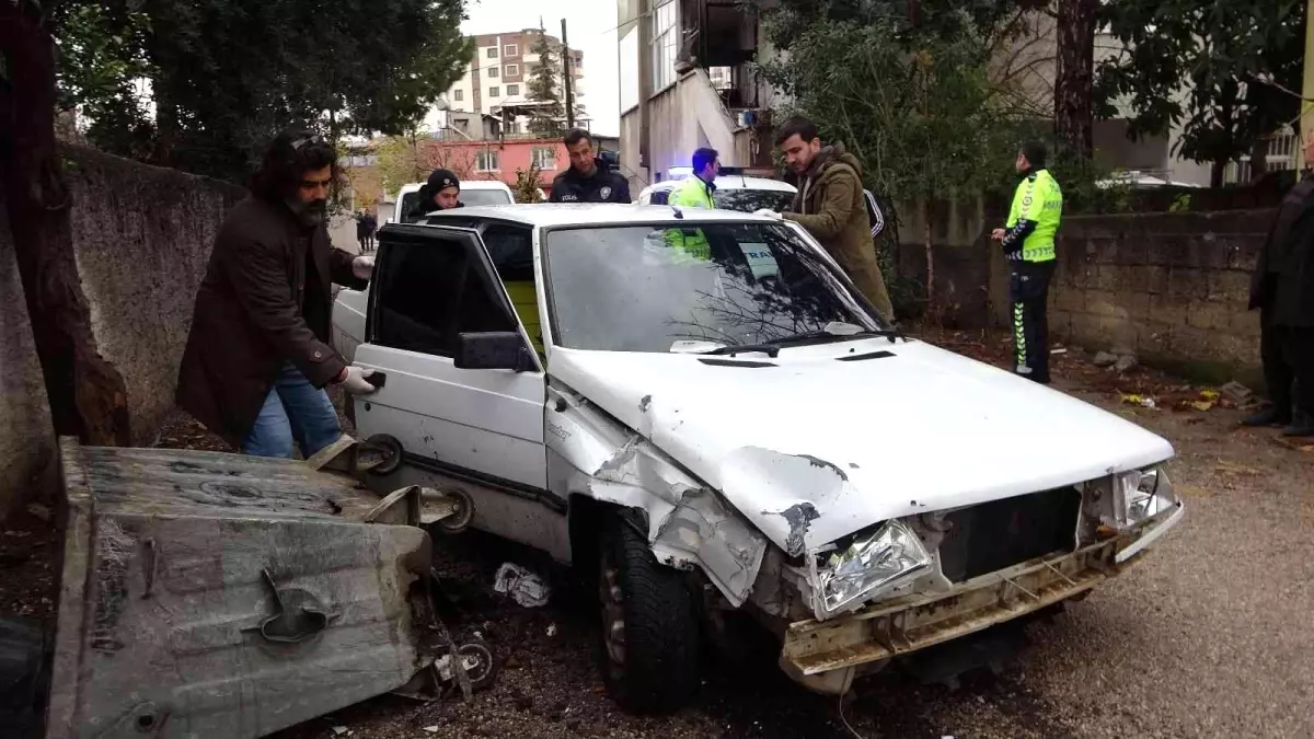 Son dakika haberleri... "Dur" ihtarına uymadı, polis aracına çarpıp kaçtı