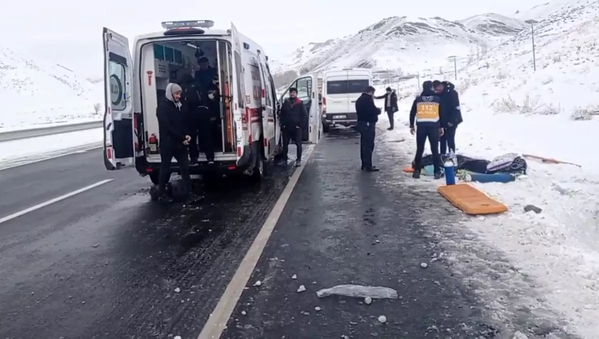 Son dakika haberleri: Evde bakım hizmeti alan kadını hastaneye götüren ambulans şarampole yuvarlandı: 1 ölü, 4 yaralı