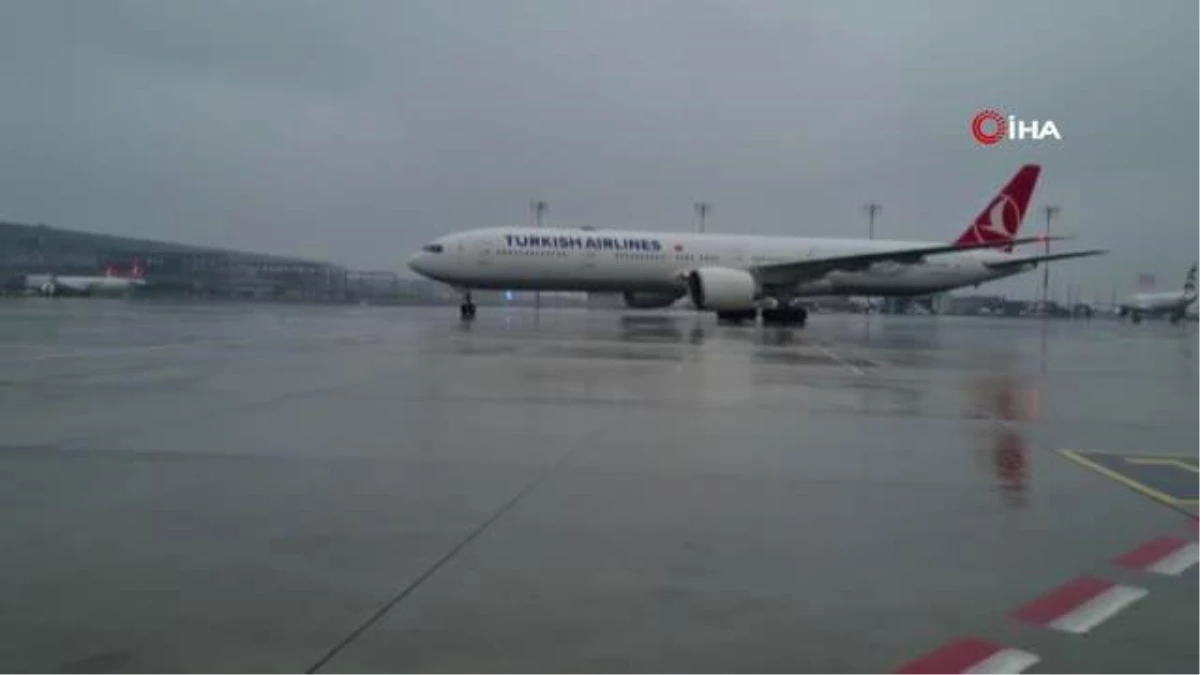 Son dakika gündem: Kazakistan\'daki uçuş ekipleri ve yolcular tahliye seferiyle Türkiye\'ye getirildi