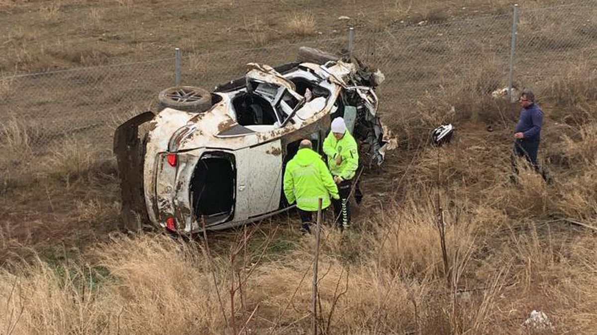 Konyasporlu futbolcu Ahmet Çalık\'ın hayatını kaybettiği kaza yerinden ilk görüntüler geldi