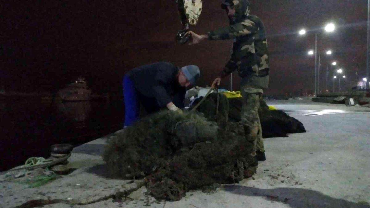 Marmara Denizi'nin kıyıları hayalet ağlardan temizleniyor