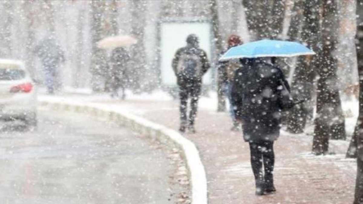 Meteoroloji\'den 14 il için \'sarı kod\'! İstanbul ve Ankara\'ya yoğun kar geliyor