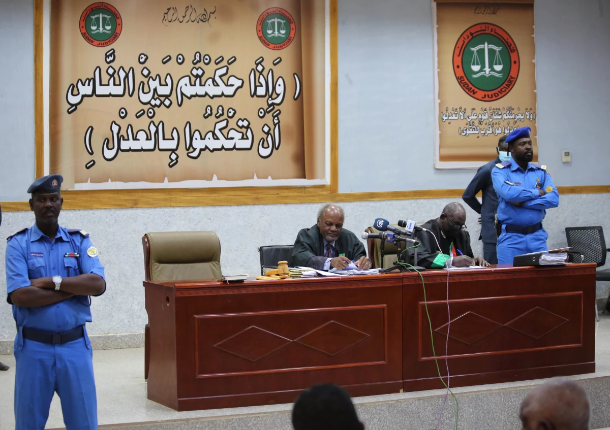 Sudan devrik lideri Beşir\'in mahkemesi 25 Ocak\'a ertelendi