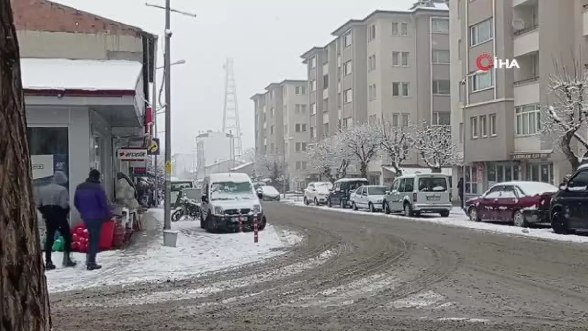 Tuzluca\'da kar yağışı etkili oluyor