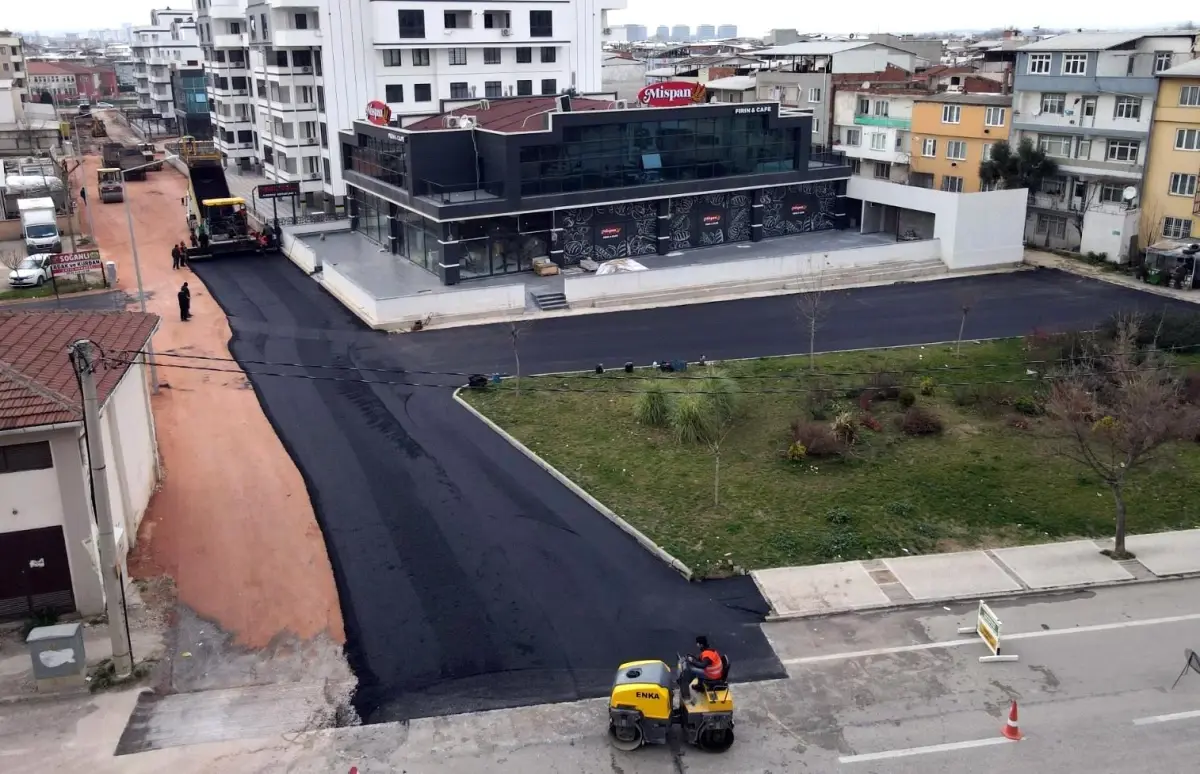 Yollar 60 bin ton sıcak asfaltla kaplandı