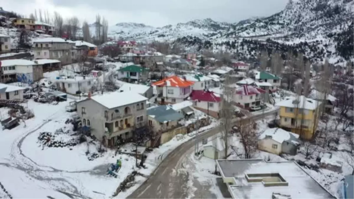 Yüksek kesimdeki yaylalar kar yağışıyla beyaza büründü