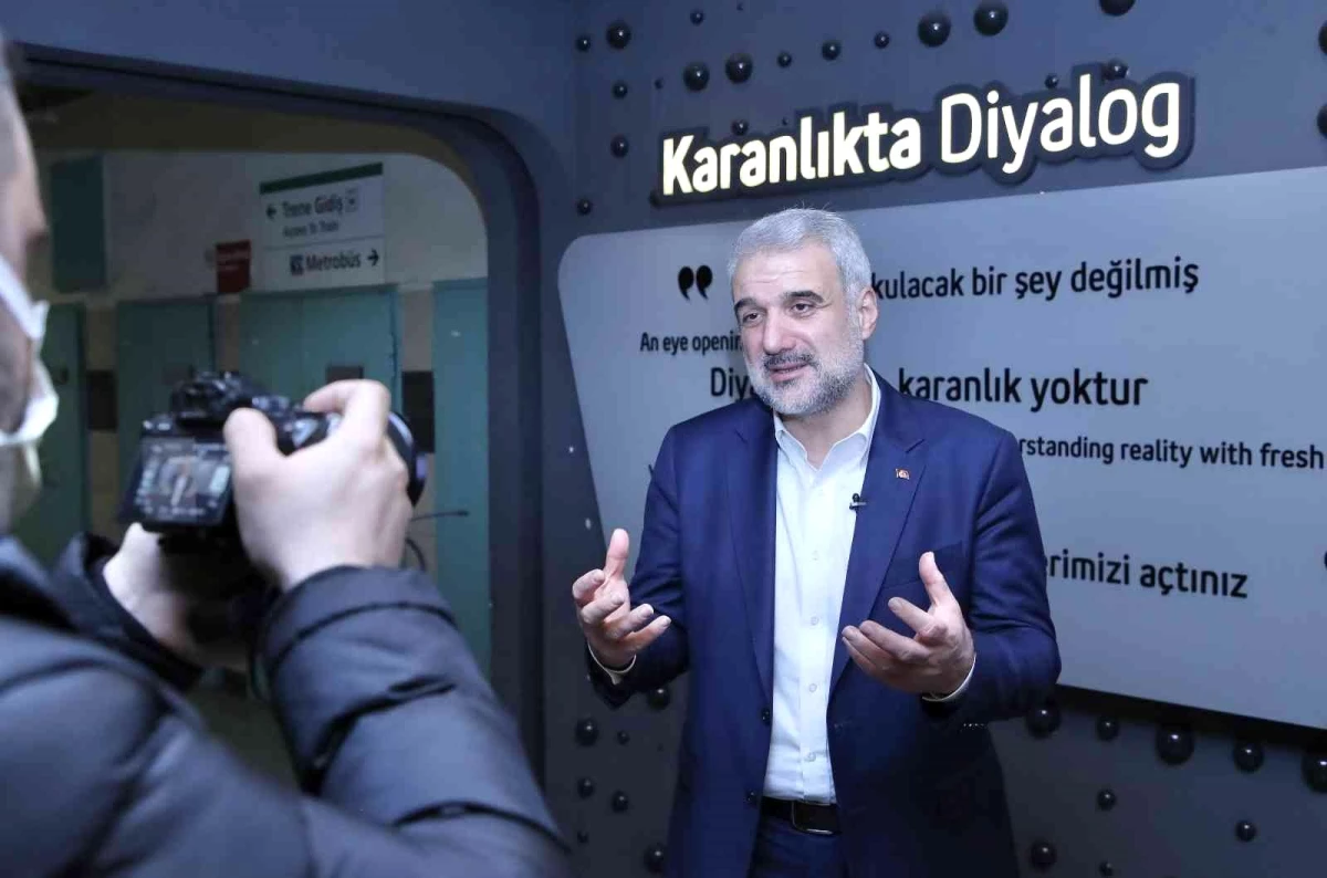 AK Parti İstanbul İl Başkanı Kabaktepe, Karanlıkta Diyalog Müzesi\'ni ziyaret etti