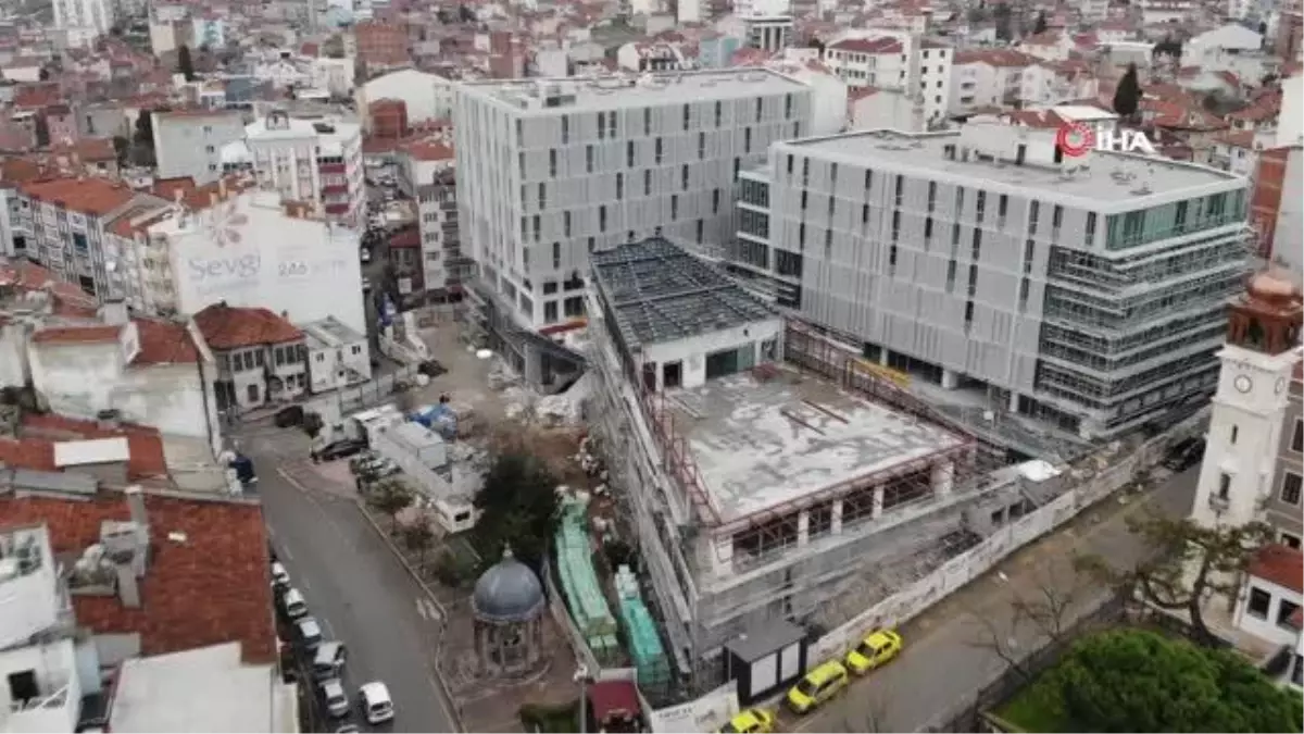 Alışveriş merkezi 114 yıllık şadırvana komşu oldu