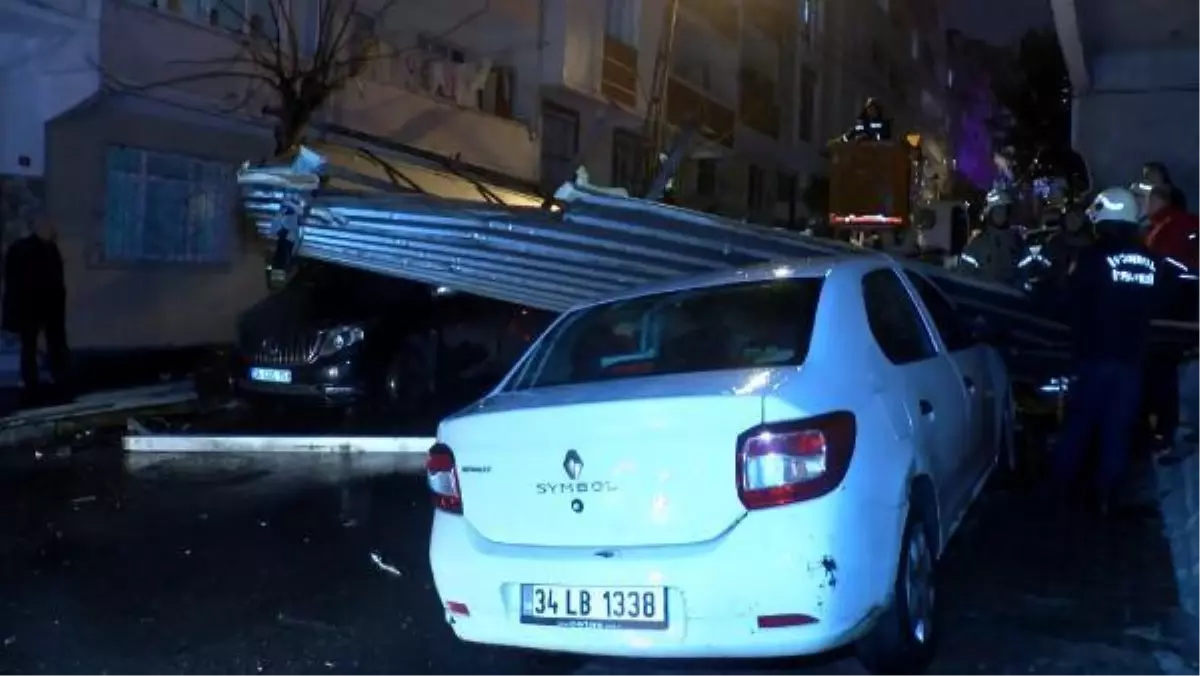 Bağcılar'da 4 katlı binanın çatısı uçtu