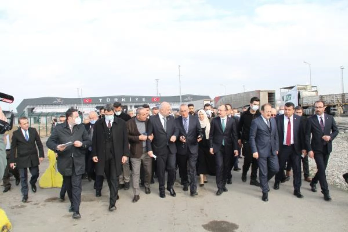 Ticaret Bakanı Mehmet Muş, Habur Sınır Kapısı\'nda incelemelerde bulundu (2)