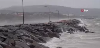 Bandırma'da fırtına ve yağış etkili oluyor