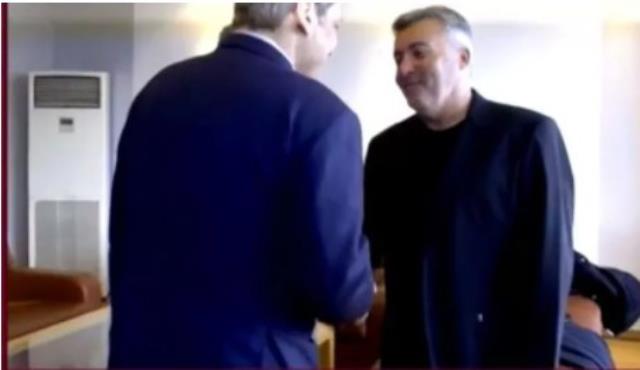 Başkan'la el sıkıştı, hemen eşofmanları giydi! Galatasaray'ın yeni hocası işbaşı yaptı